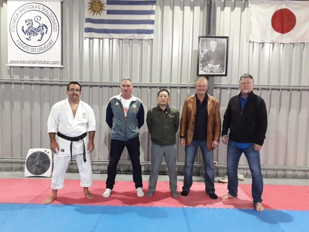 Senseis: Julio Bonavia, Edgardo Auza, Hiroyoshi Okazaki,
David Jones y Denis Houde. Histórica visita a nuestro Dojo en Noviembre de 2019