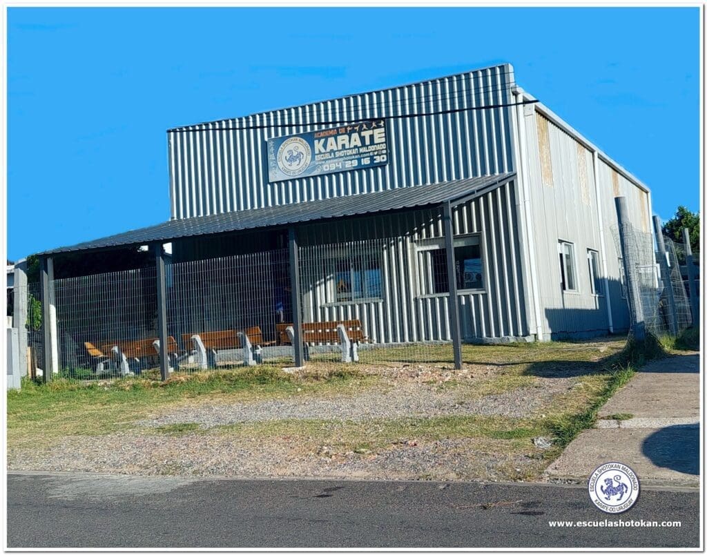 Dojo de la Academia de Karate Escuela Shotokan Maldonado, donde se dictan clases de karate en maldonado, defensa personal y artes marciales